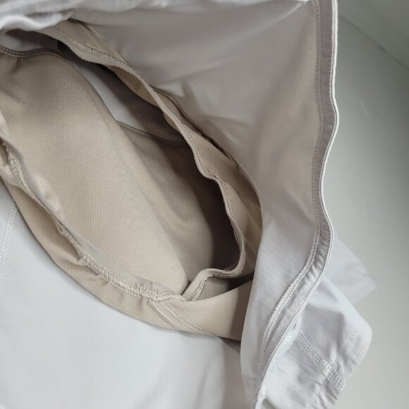 Lululemon Speed Up Low-Rise Short, 2” inseam size 4 gray white - Picture 2 of 7